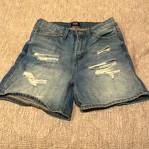 Simple Society Size 7 Jeans shorts